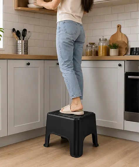 Handy Black Step Stool – Non-Slip Design with Built-In Carry Handle for Everyday Use