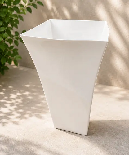 Tall Milano Gloss Planters – White or Black Shiny Flower Pots for Home & Garden Décor