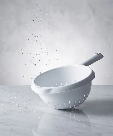 Deep Plastic Colander Basket with Handle for Draining Fruits & Vegetables