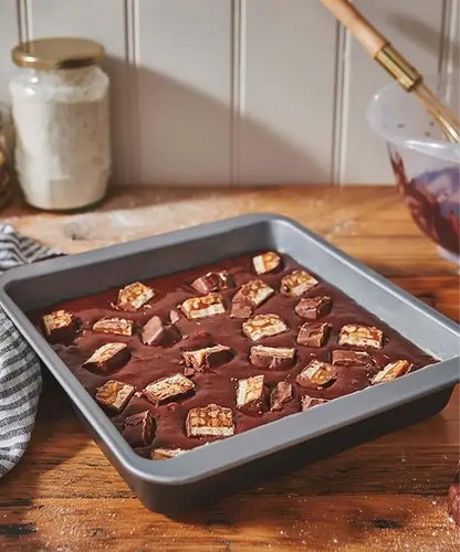 Non-Stick Brownie Tin with Loose Base – Easy Release Baking Tray